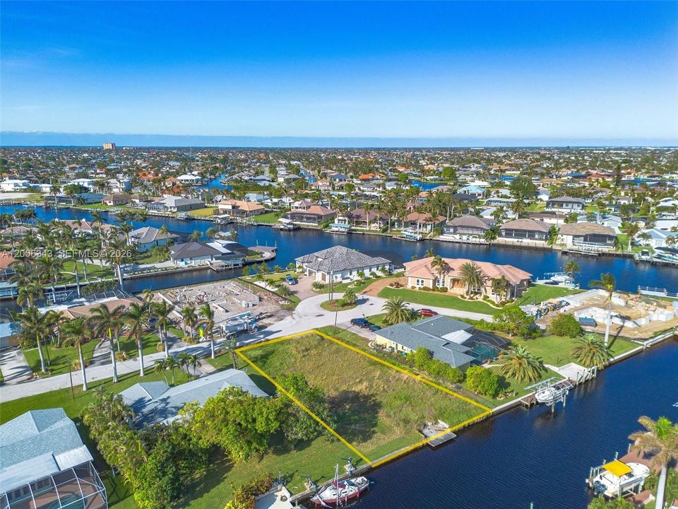 На продажу: $540,000 (0.23 acres)