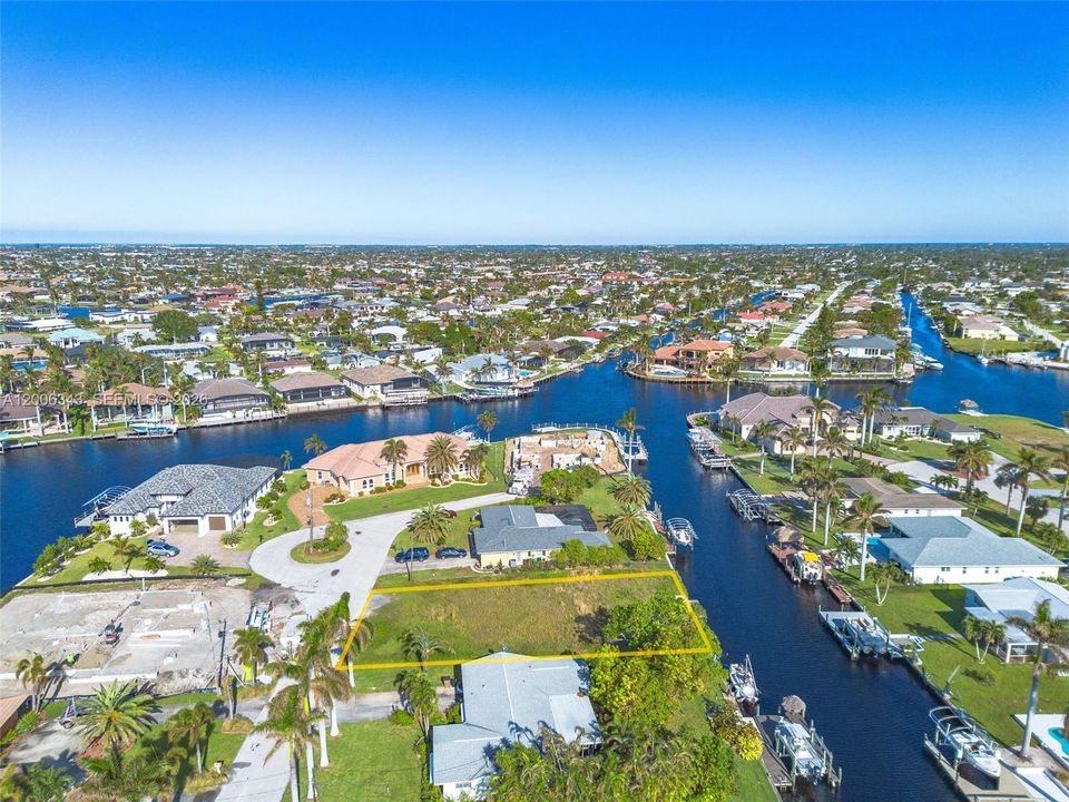 На продажу: $540,000 (0.23 acres)