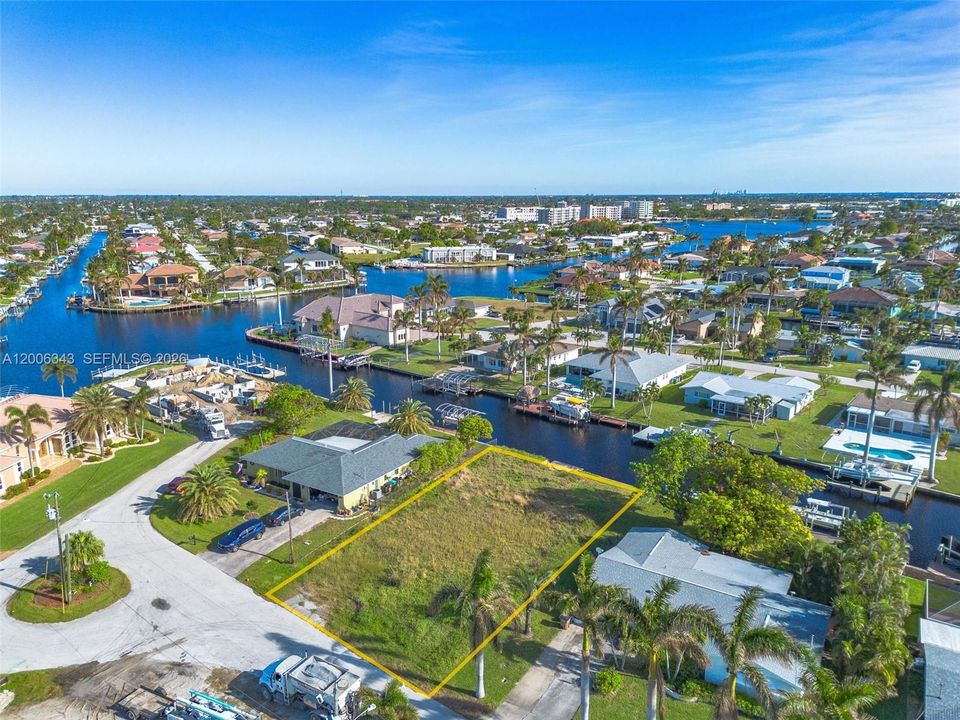 На продажу: $540,000 (0.23 acres)