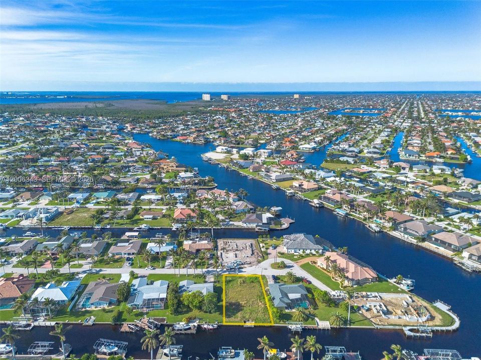 На продажу: $540,000 (0.23 acres)