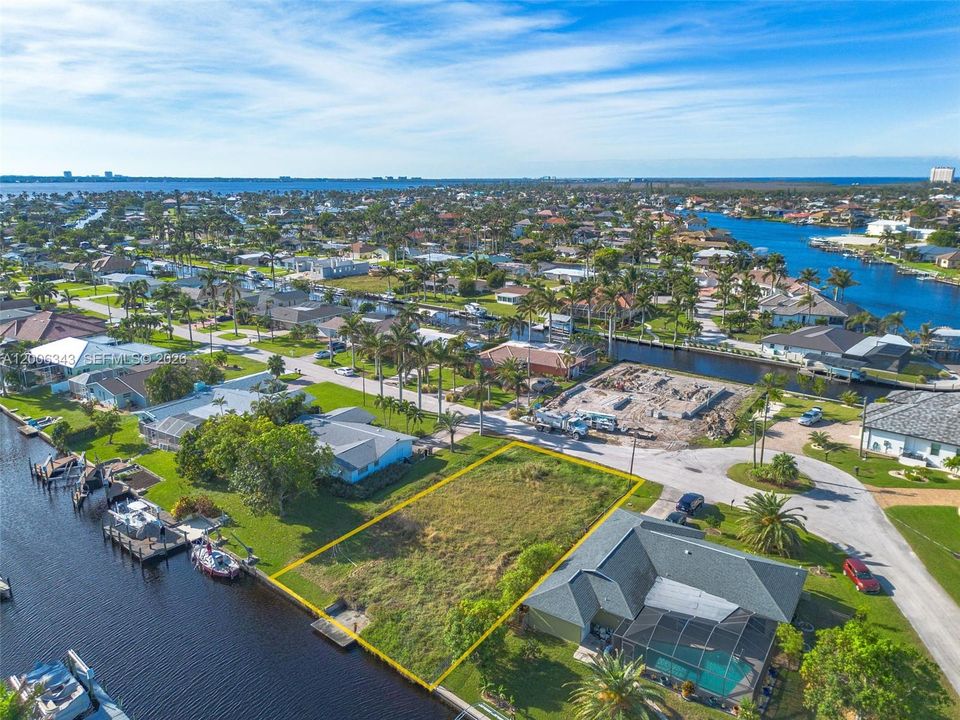 На продажу: $540,000 (0.23 acres)
