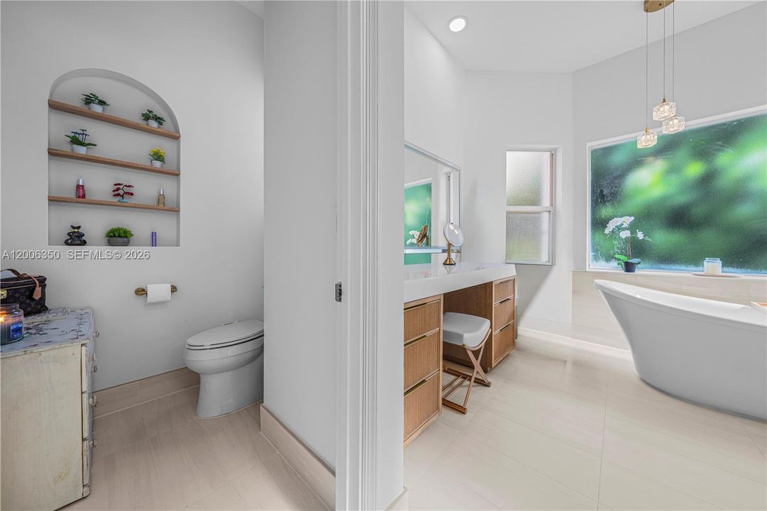 Activo con contrato: $997,000 (6 camas, 4 baños, 3904 Pies cuadrados)