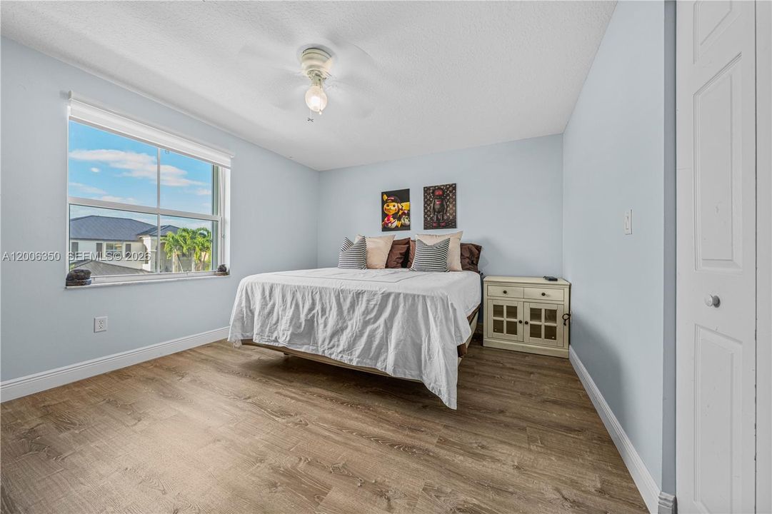 Activo con contrato: $997,000 (6 camas, 4 baños, 3904 Pies cuadrados)