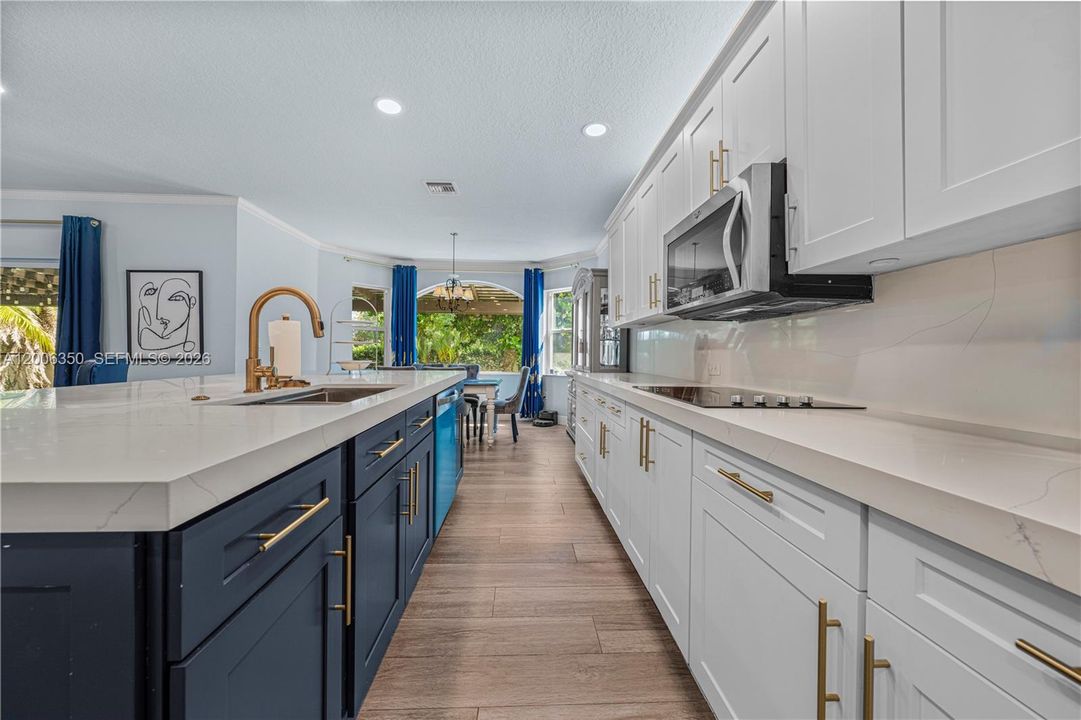 Activo con contrato: $997,000 (6 camas, 4 baños, 3904 Pies cuadrados)