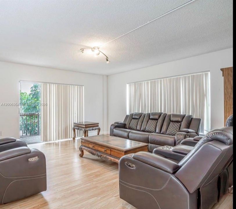 For Sale: $109,000 (2 beds, 2 baths, 1120 Square Feet)