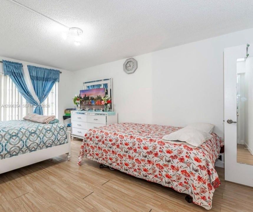 For Sale: $109,000 (2 beds, 2 baths, 1120 Square Feet)