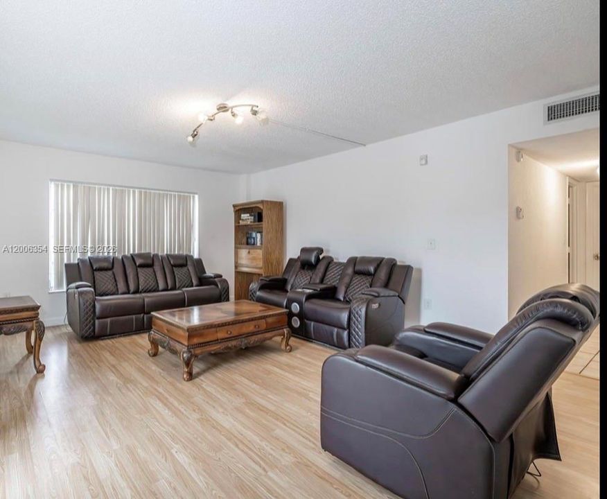 For Sale: $109,000 (2 beds, 2 baths, 1120 Square Feet)