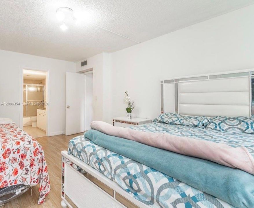 For Sale: $109,000 (2 beds, 2 baths, 1120 Square Feet)