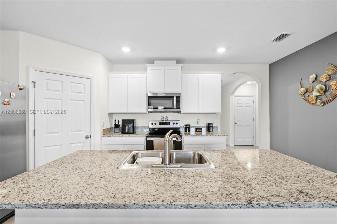 For Sale: $357,000 (4 beds, 2 baths, 1830 Square Feet)