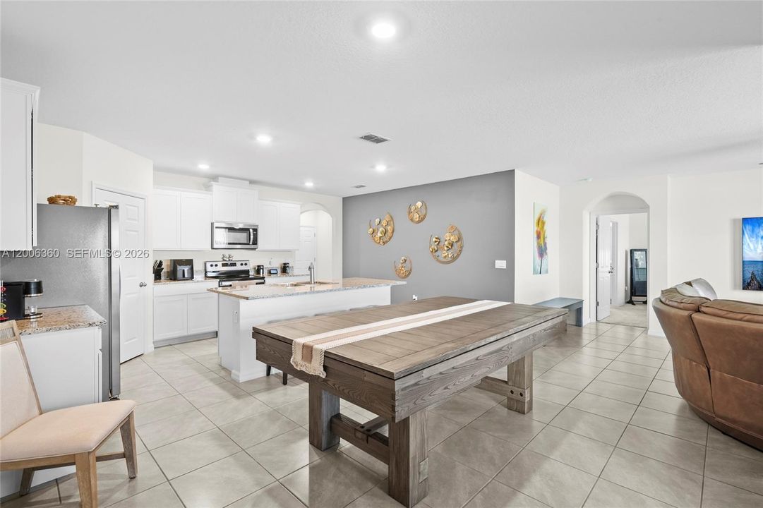 For Sale: $357,000 (4 beds, 2 baths, 1830 Square Feet)