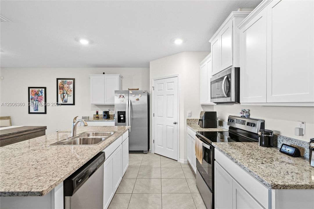 For Sale: $357,000 (4 beds, 2 baths, 1830 Square Feet)