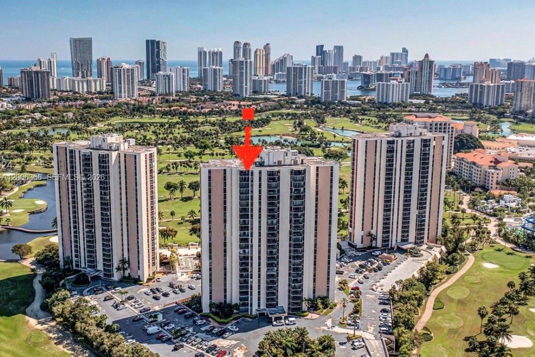 For Sale: $330,000 (2 beds, 2 baths, 1138 Square Feet)