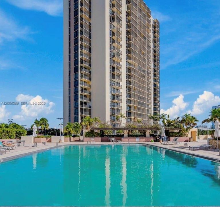 For Sale: $330,000 (2 beds, 2 baths, 1138 Square Feet)