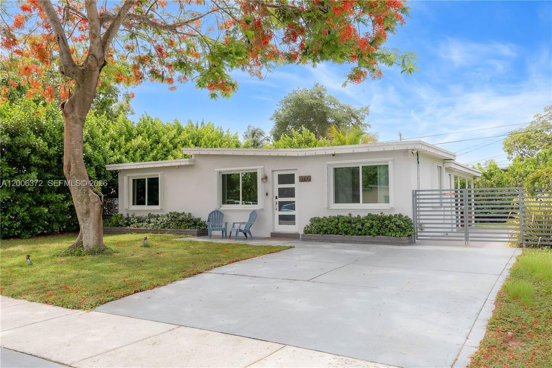 For Sale: $425,000 (3 beds, 1 baths, 916 Square Feet)