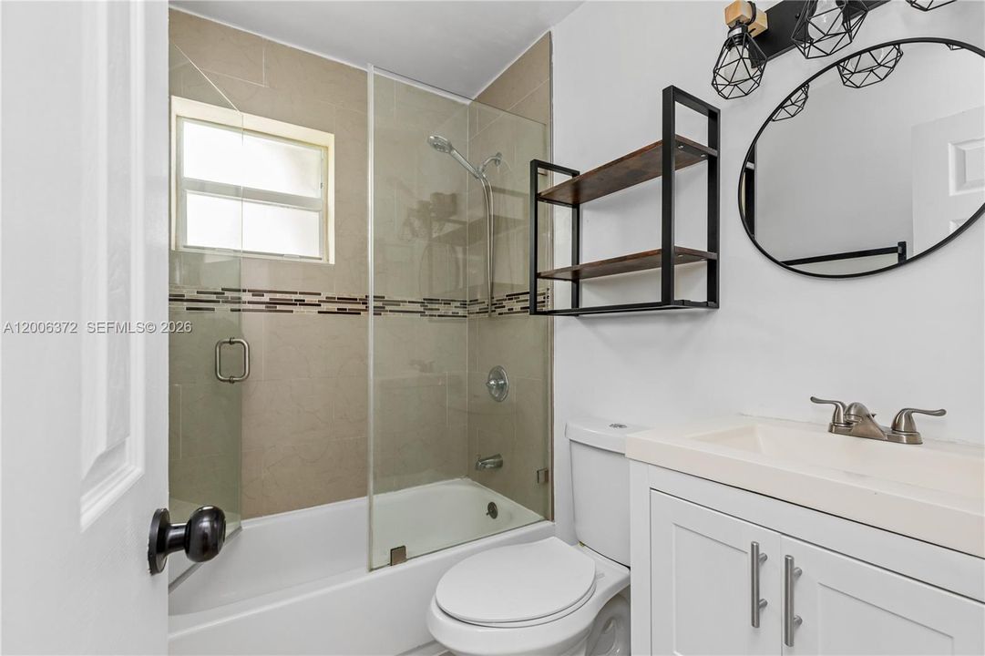 For Sale: $425,000 (3 beds, 1 baths, 916 Square Feet)