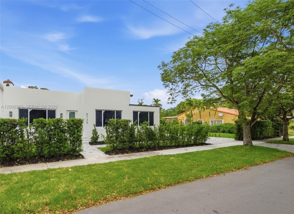 For Sale: $1,485,000 (3 beds, 3 baths, 1428 Square Feet)