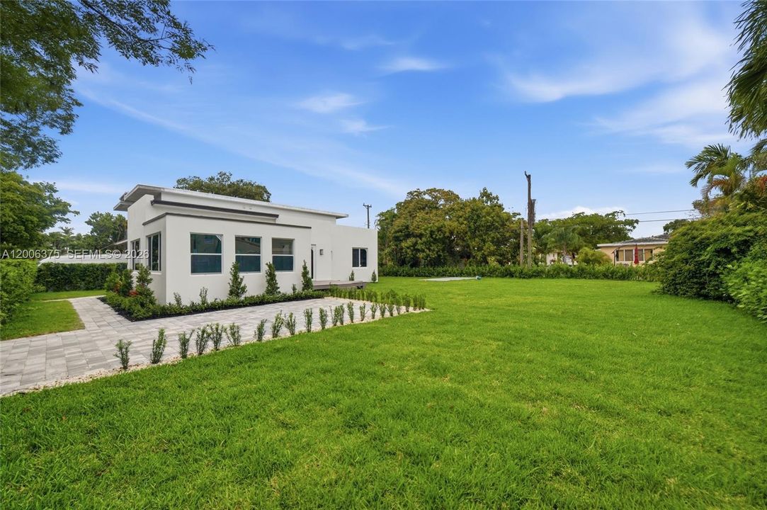 For Sale: $1,485,000 (3 beds, 3 baths, 1428 Square Feet)
