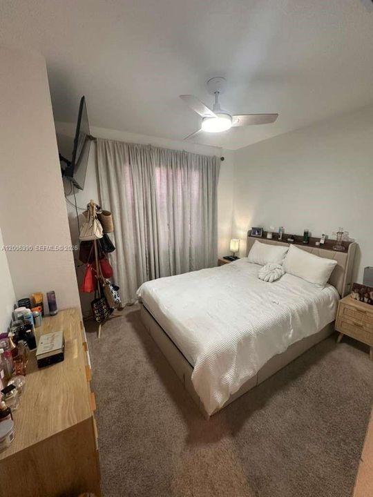Activo con contrato: $3,150 (4 camas, 3 baños, 1580 Pies cuadrados)