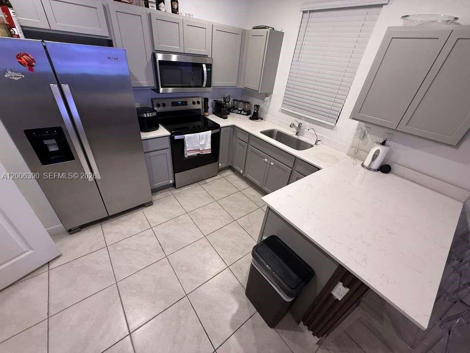 Activo con contrato: $3,150 (4 camas, 3 baños, 1580 Pies cuadrados)