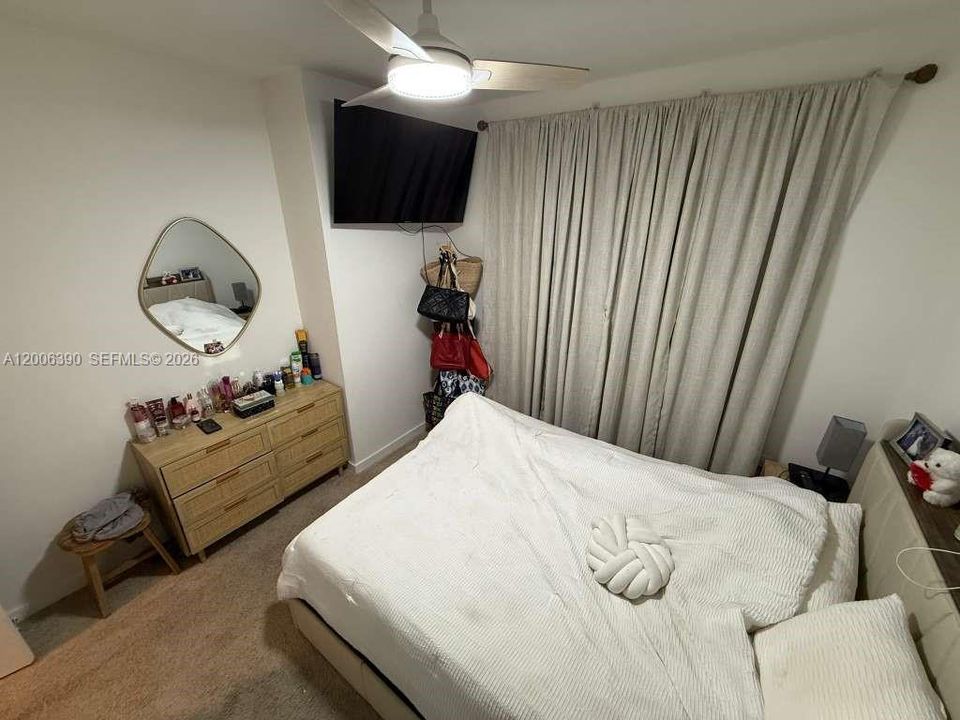 Activo con contrato: $3,150 (4 camas, 3 baños, 1580 Pies cuadrados)