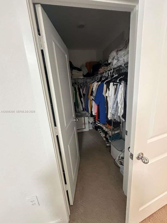 Activo con contrato: $3,150 (4 camas, 3 baños, 1580 Pies cuadrados)
