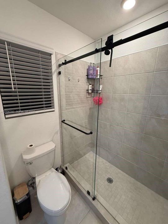 Activo con contrato: $3,150 (4 camas, 3 baños, 1580 Pies cuadrados)