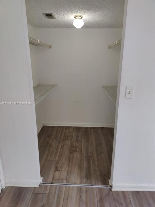 For Sale: $190,000 (2 beds, 2 baths, 1000 Square Feet)