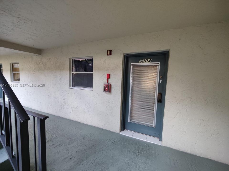 For Sale: $190,000 (2 beds, 2 baths, 1000 Square Feet)