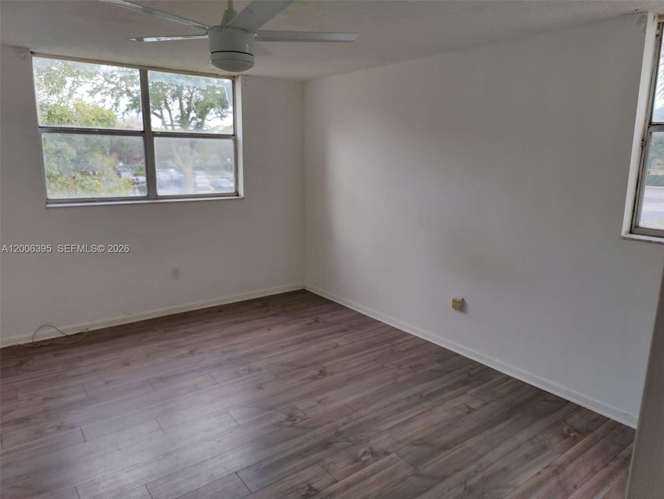 For Sale: $190,000 (2 beds, 2 baths, 1000 Square Feet)