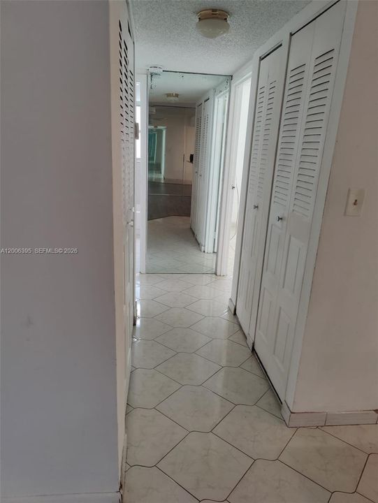 For Sale: $190,000 (2 beds, 2 baths, 1000 Square Feet)