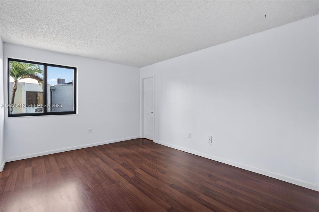 En Venta: $339,900 (3 camas, 2 baños, 1275 Pies cuadrados)