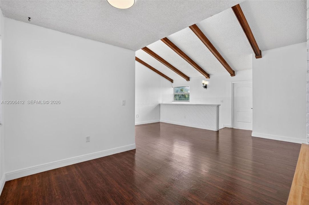 En Venta: $339,900 (3 camas, 2 baños, 1275 Pies cuadrados)