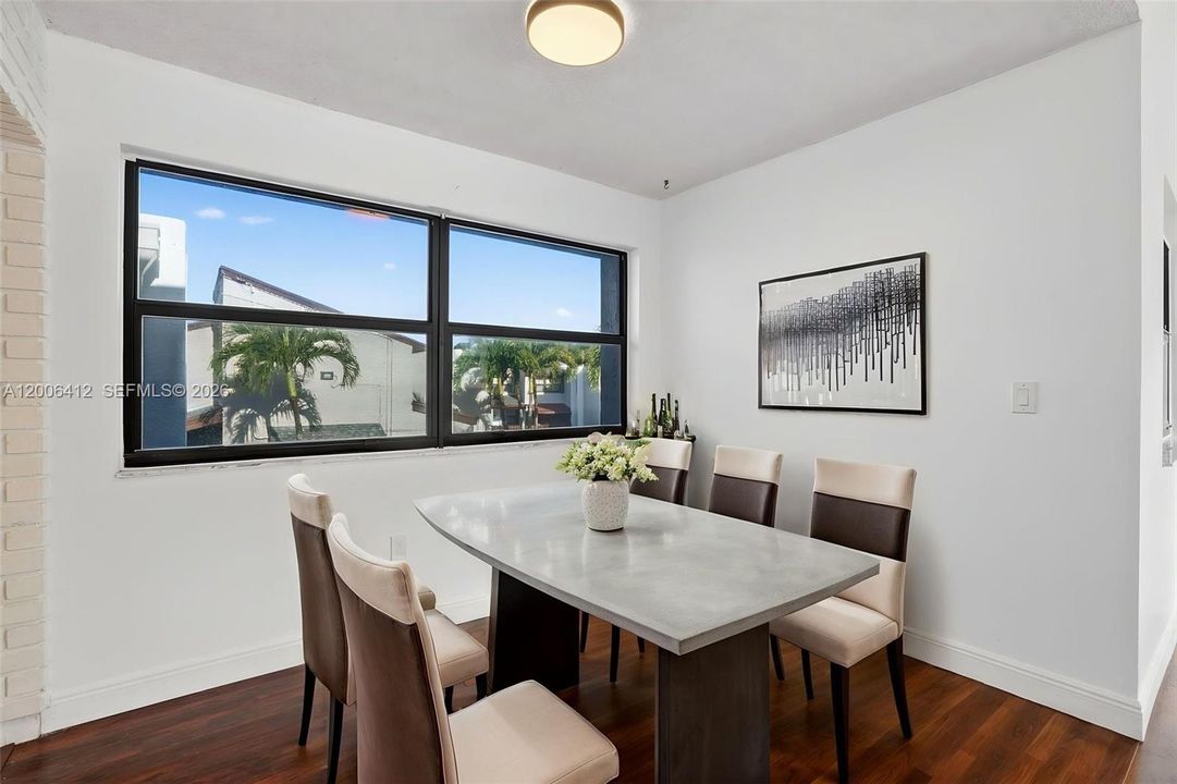 En Venta: $339,900 (3 camas, 2 baños, 1275 Pies cuadrados)
