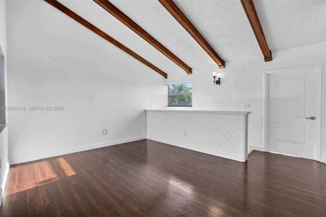 En Venta: $339,900 (3 camas, 2 baños, 1275 Pies cuadrados)