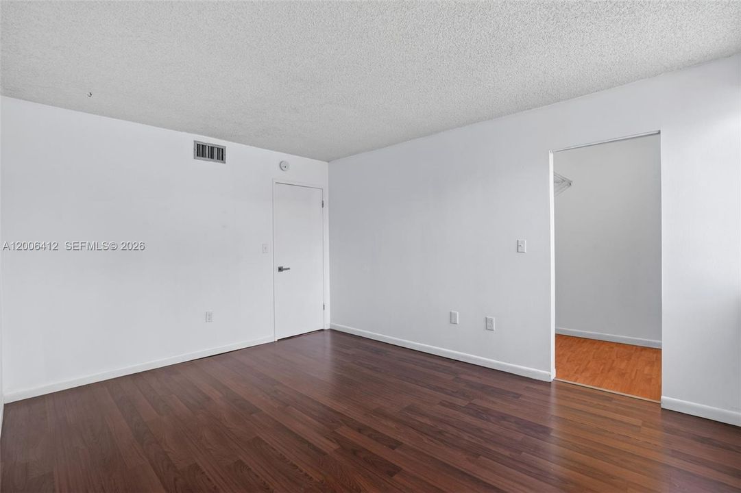 En Venta: $339,900 (3 camas, 2 baños, 1275 Pies cuadrados)
