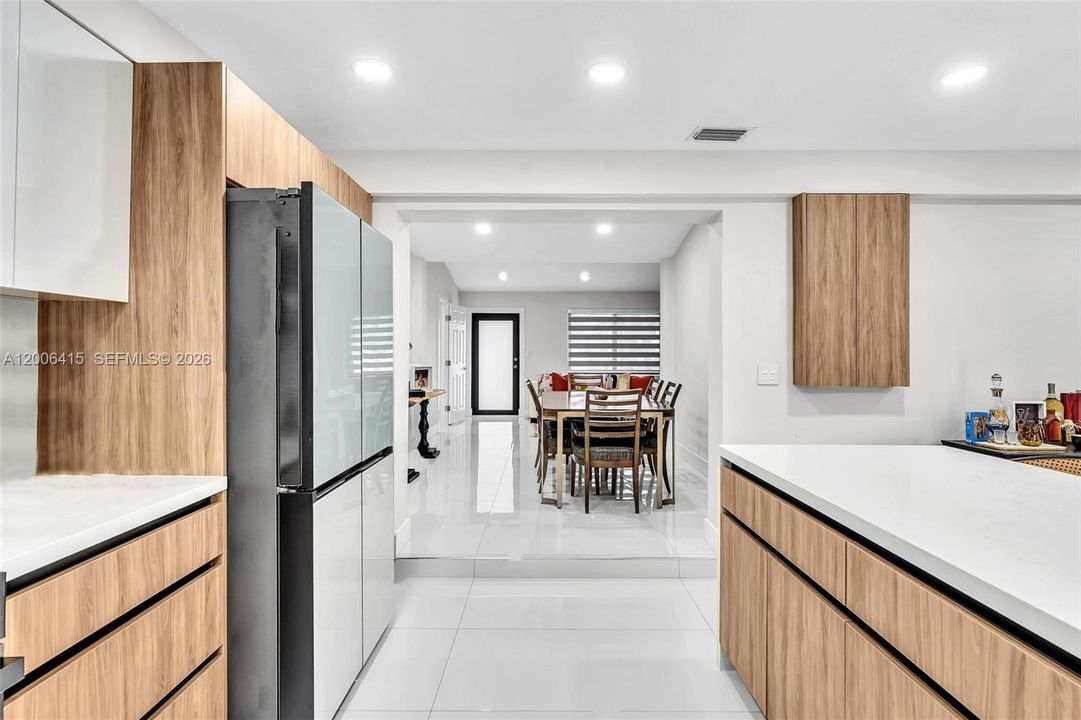 Vendido Recientemente: $649,000 (4 camas, 2 baños, 1724 Pies cuadrados)