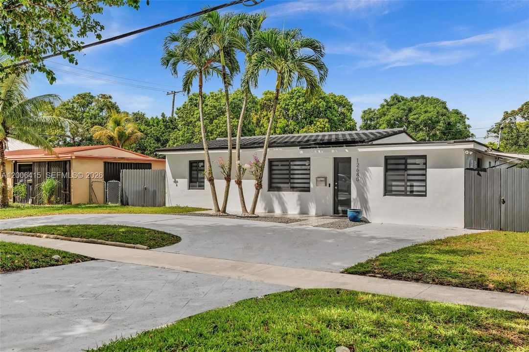 Vendido Recientemente: $649,000 (4 camas, 2 baños, 1724 Pies cuadrados)