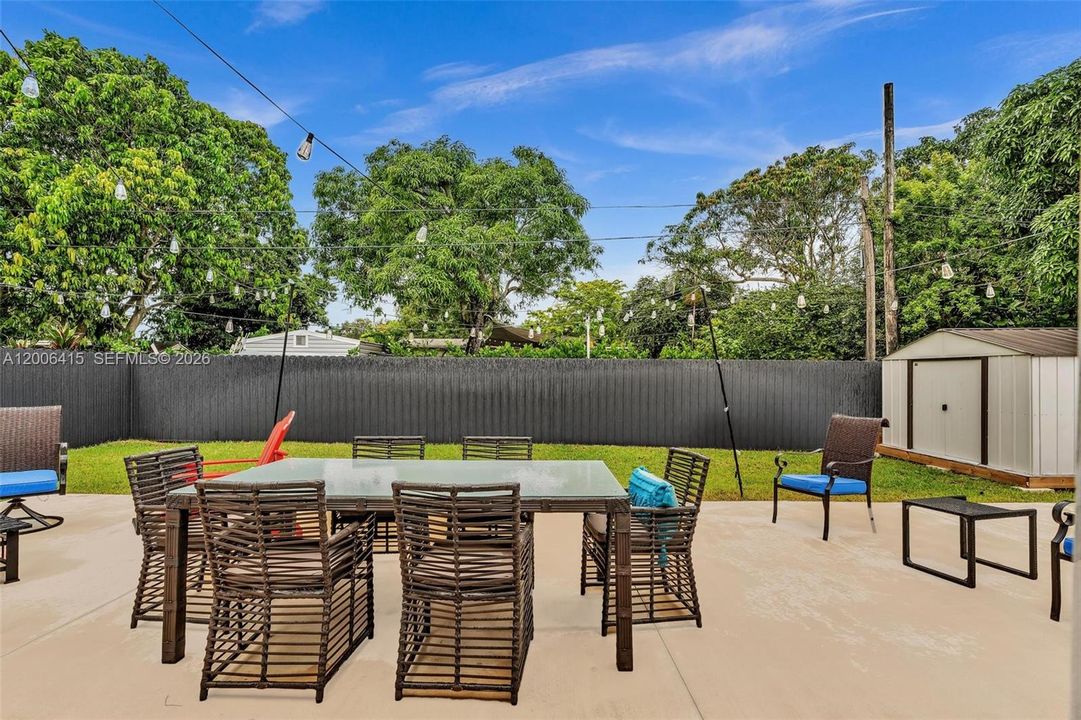 Vendido Recientemente: $649,000 (4 camas, 2 baños, 1724 Pies cuadrados)