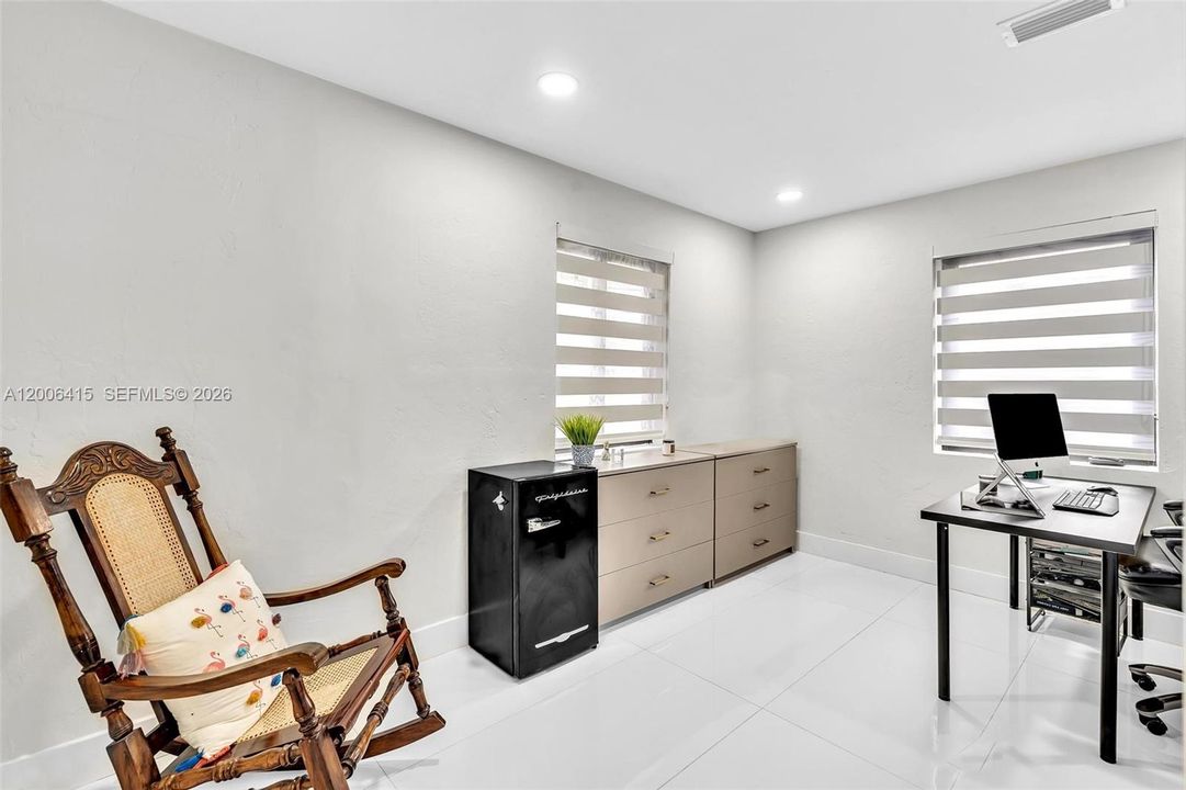 Vendido Recientemente: $649,000 (4 camas, 2 baños, 1724 Pies cuadrados)