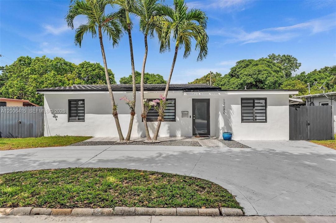Vendido Recientemente: $649,000 (4 camas, 2 baños, 1724 Pies cuadrados)
