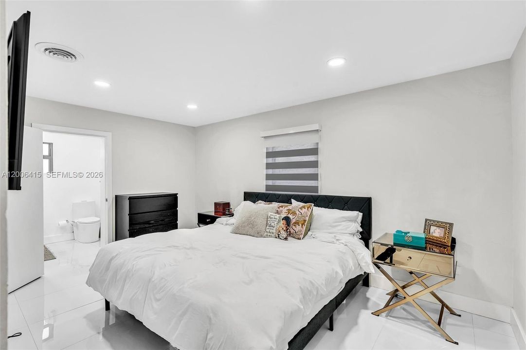 Vendido Recientemente: $649,000 (4 camas, 2 baños, 1724 Pies cuadrados)