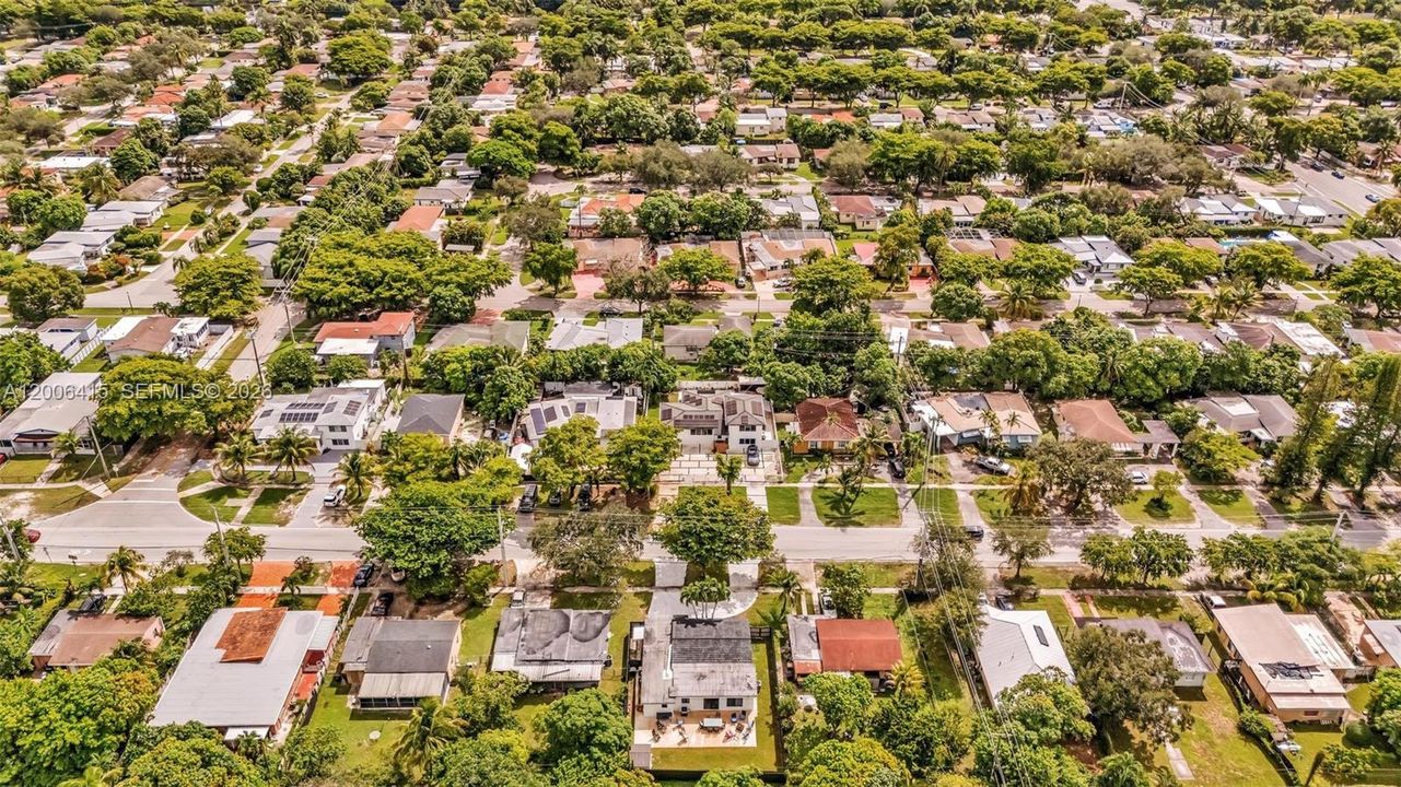Vendido Recientemente: $649,000 (4 camas, 2 baños, 1724 Pies cuadrados)