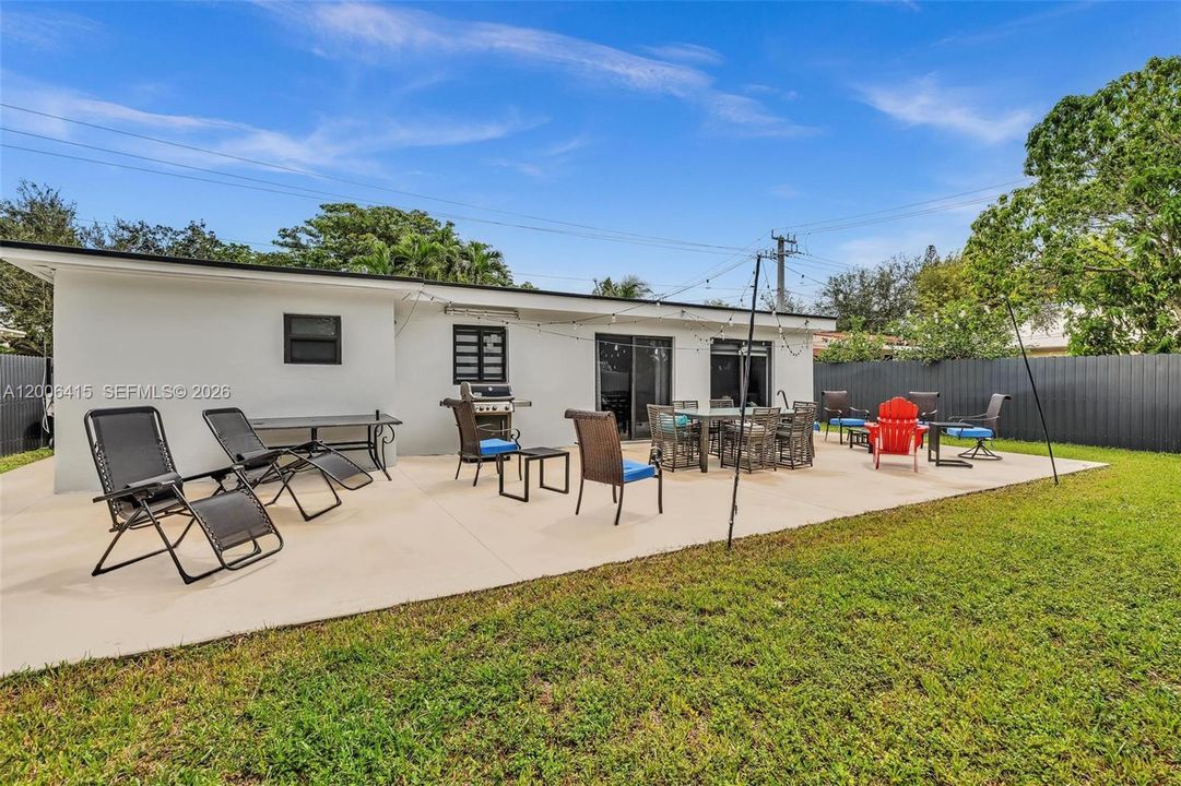 Vendido Recientemente: $649,000 (4 camas, 2 baños, 1724 Pies cuadrados)