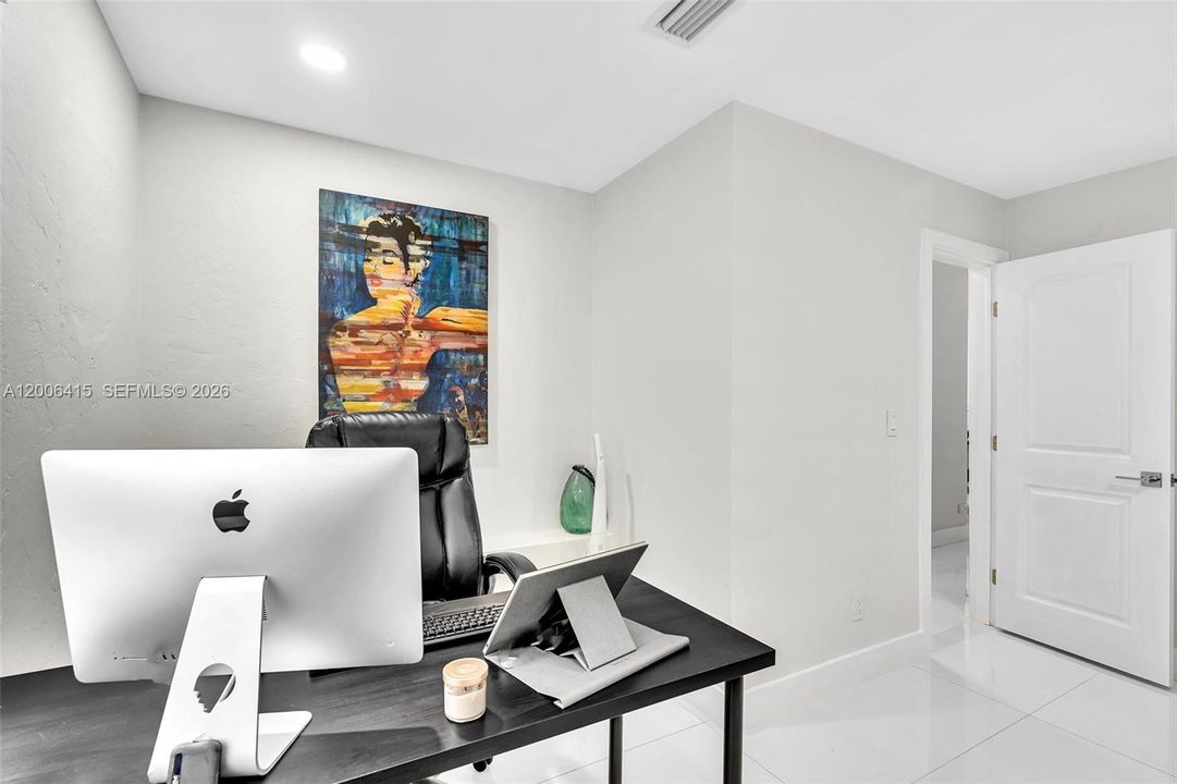 Vendido Recientemente: $649,000 (4 camas, 2 baños, 1724 Pies cuadrados)