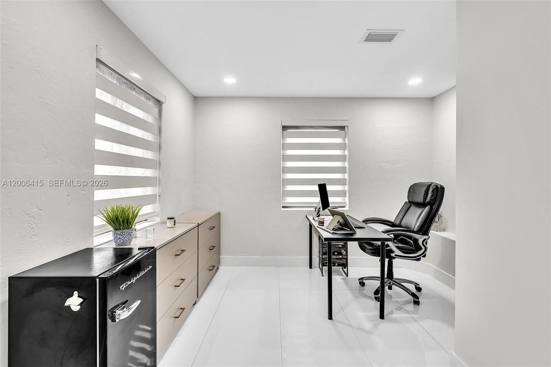 Vendido Recientemente: $649,000 (4 camas, 2 baños, 1724 Pies cuadrados)