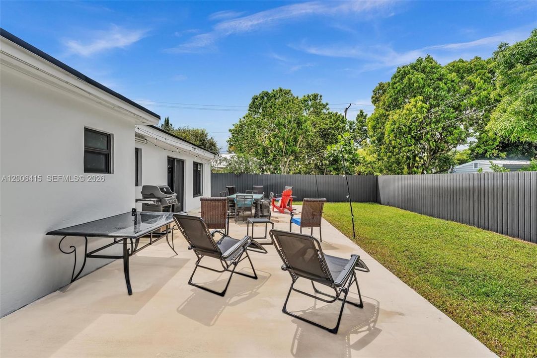 Vendido Recientemente: $649,000 (4 camas, 2 baños, 1724 Pies cuadrados)