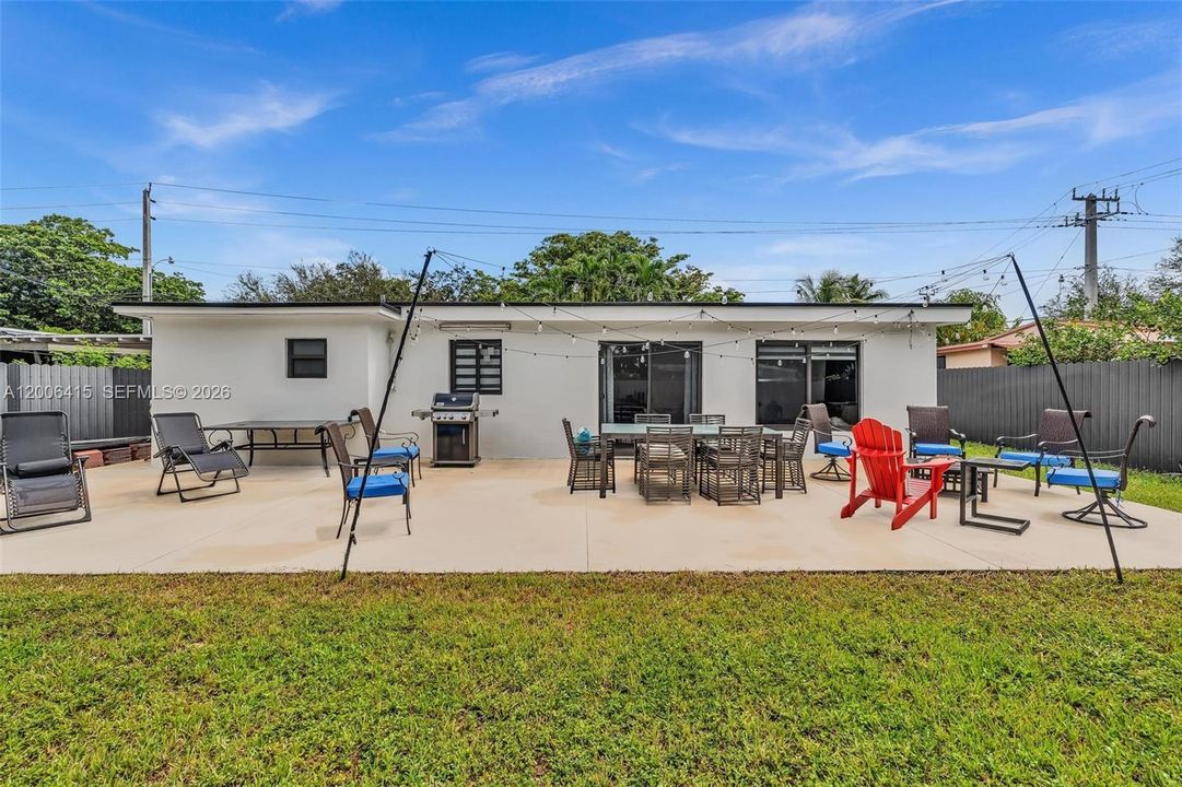 Vendido Recientemente: $649,000 (4 camas, 2 baños, 1724 Pies cuadrados)
