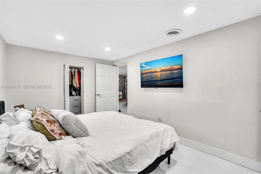 Vendido Recientemente: $649,000 (4 camas, 2 baños, 1724 Pies cuadrados)