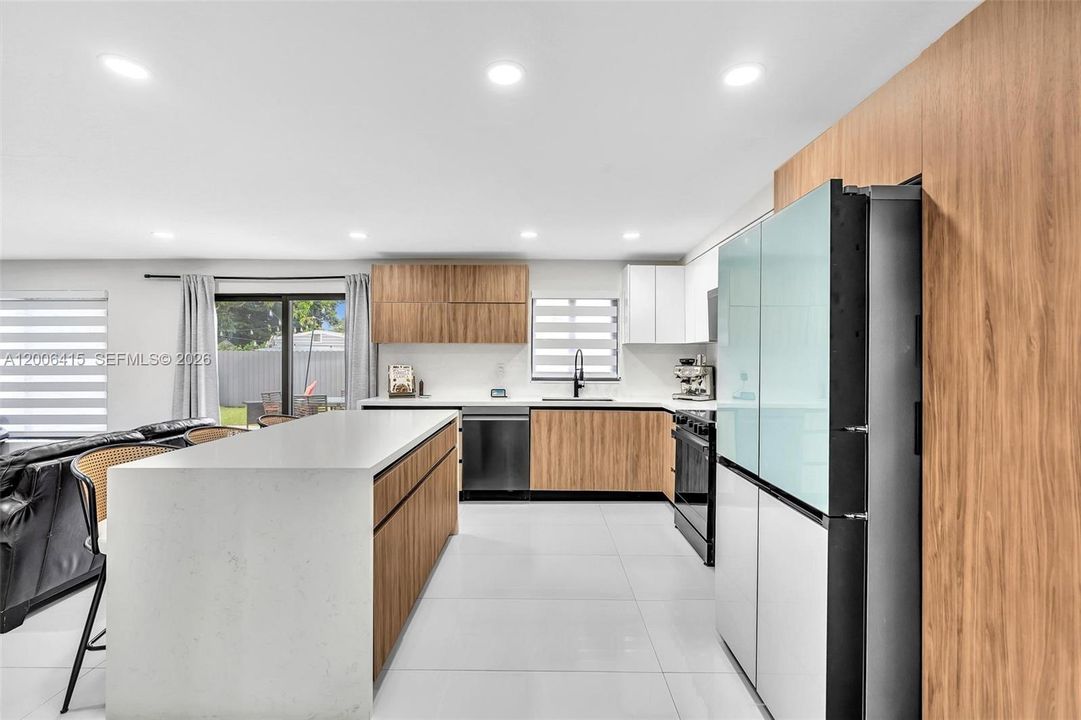 Vendido Recientemente: $649,000 (4 camas, 2 baños, 1724 Pies cuadrados)