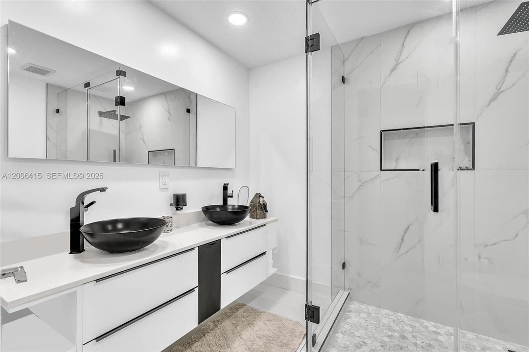 Vendido Recientemente: $649,000 (4 camas, 2 baños, 1724 Pies cuadrados)